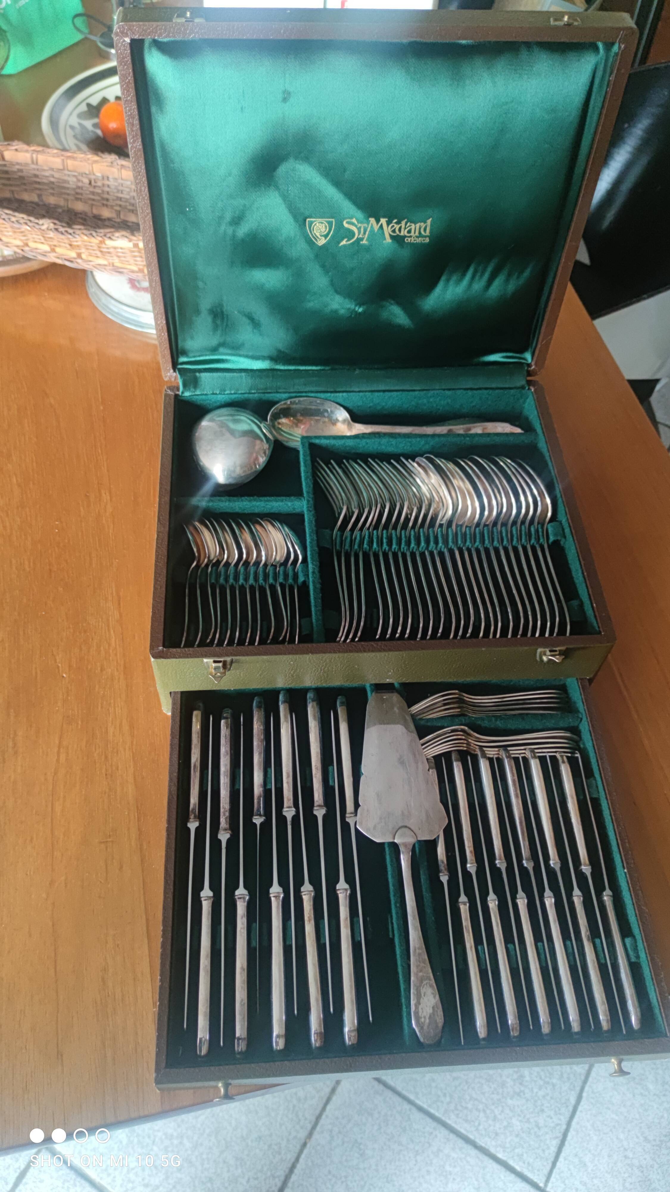 Silver-plated flatware set with its original silver-plated metal box, Maison St Médard silversmiths, circa 1950
