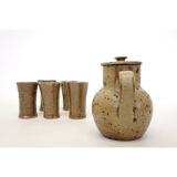 Sandstone teapot from La Borne and 5 cups signed Tiffoche, 1970s.