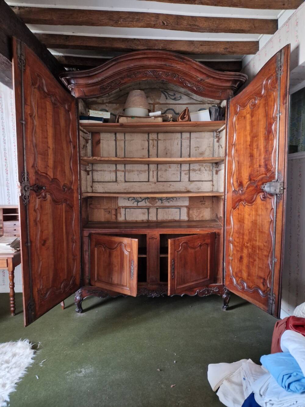 wardrobe