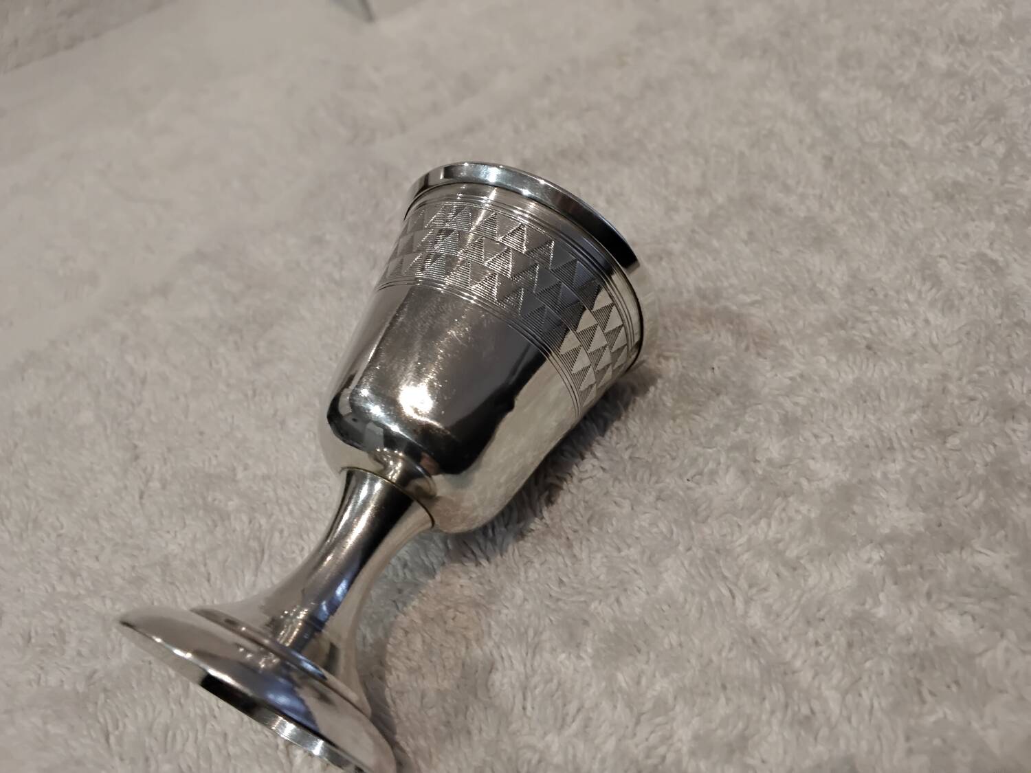 Silver egg cup 950, Art Deco style, triangular frieze, silversmith Tirbour