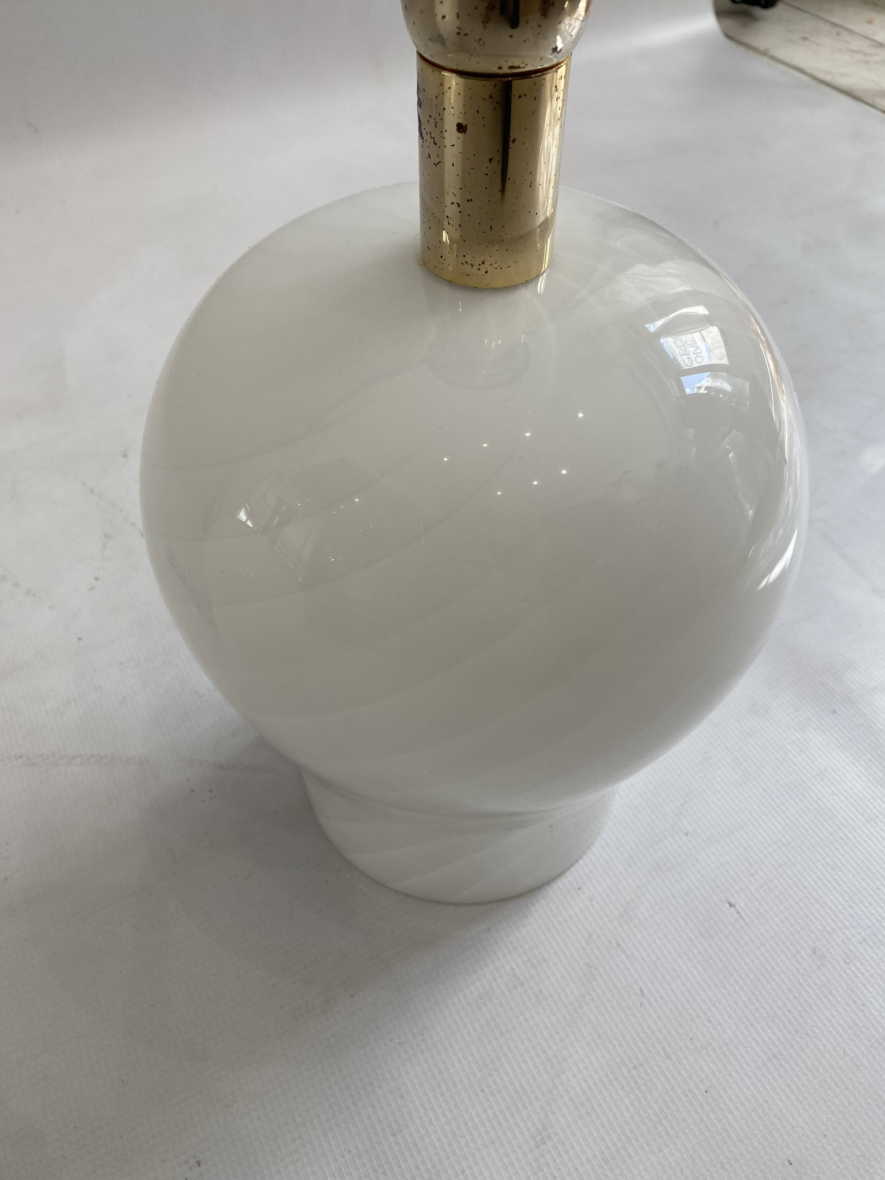 White Swirl Murano Glass Table Lamps 1970s Hollywood Regency Minimalism bed