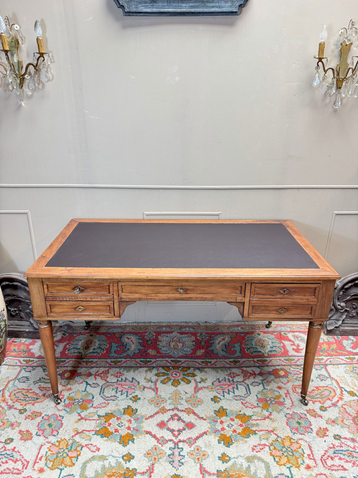Walnut desk in Directoire style, 19th century.