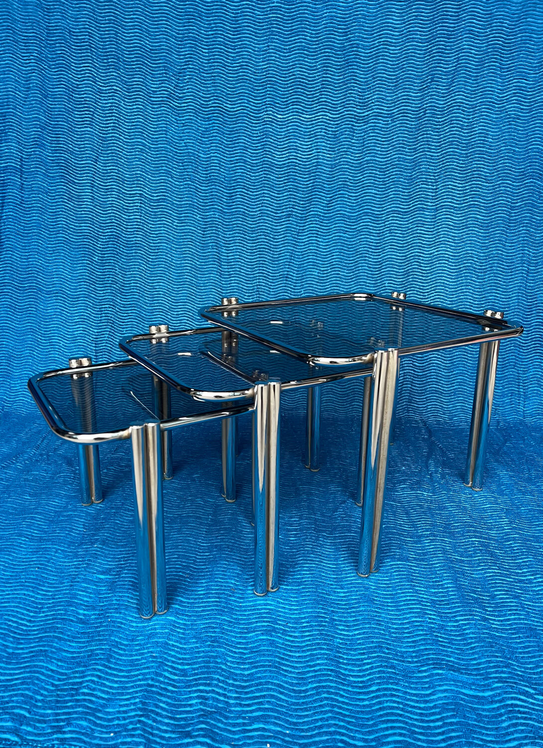 SET OF 3 NESTING TABLES WITH CHROME METAL DOUBLE BASE AND SMOKED GLASS