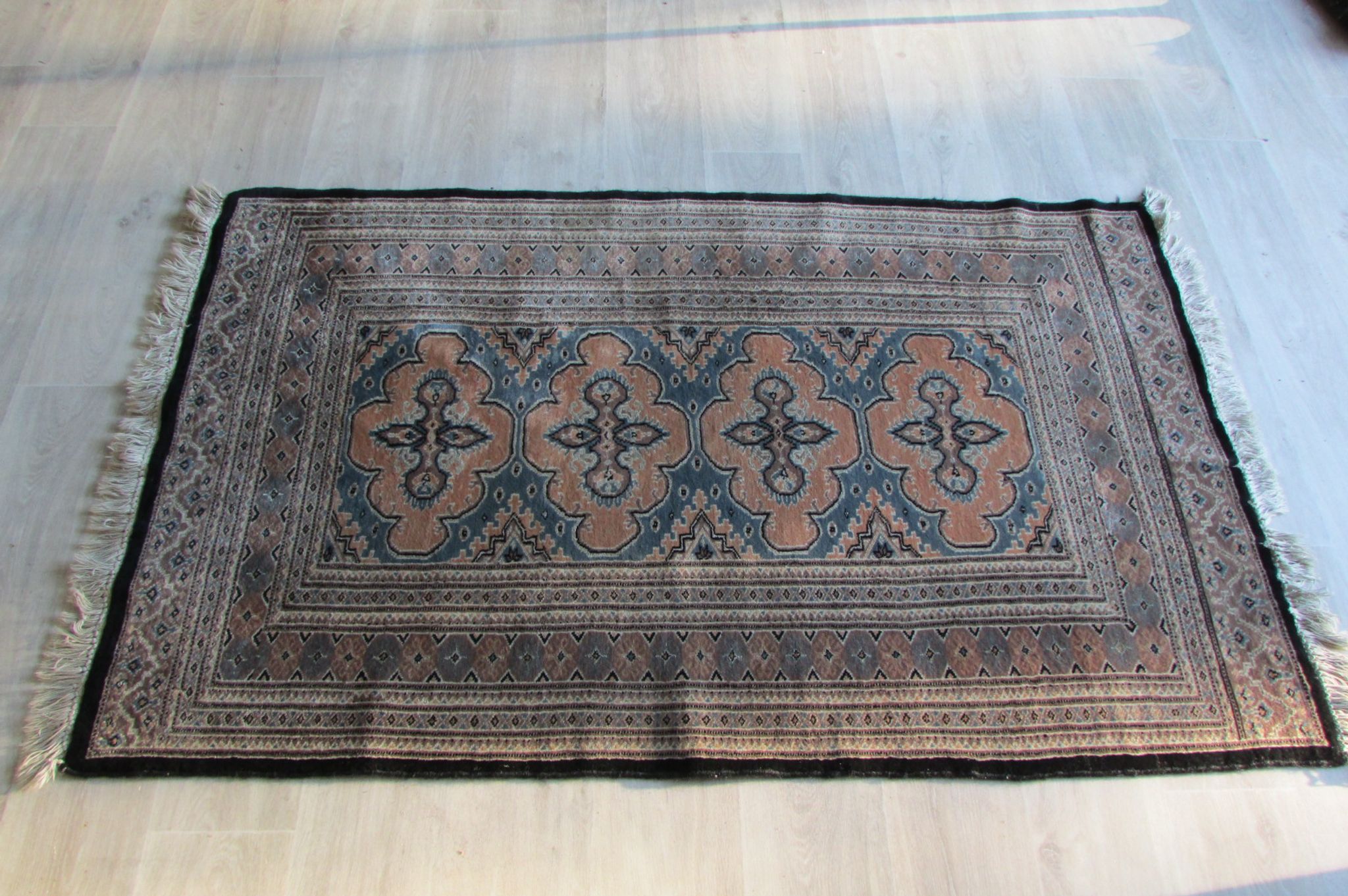 Tapis oriental, 153 x 98 cm , frangé