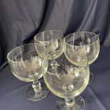 Suite de 4 verres a pied de degustation a vin rouge en cristal