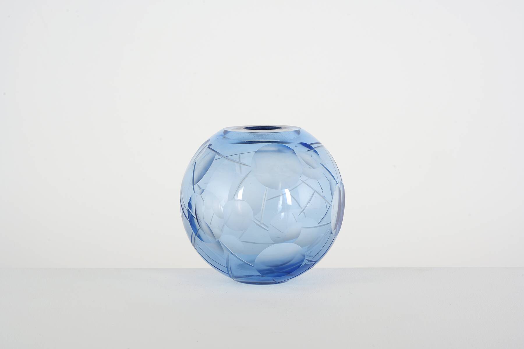 Art Deco vase by Vicke Lindstrand for Orrefors around 1930.