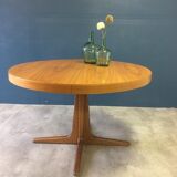 Baumann extendable round table