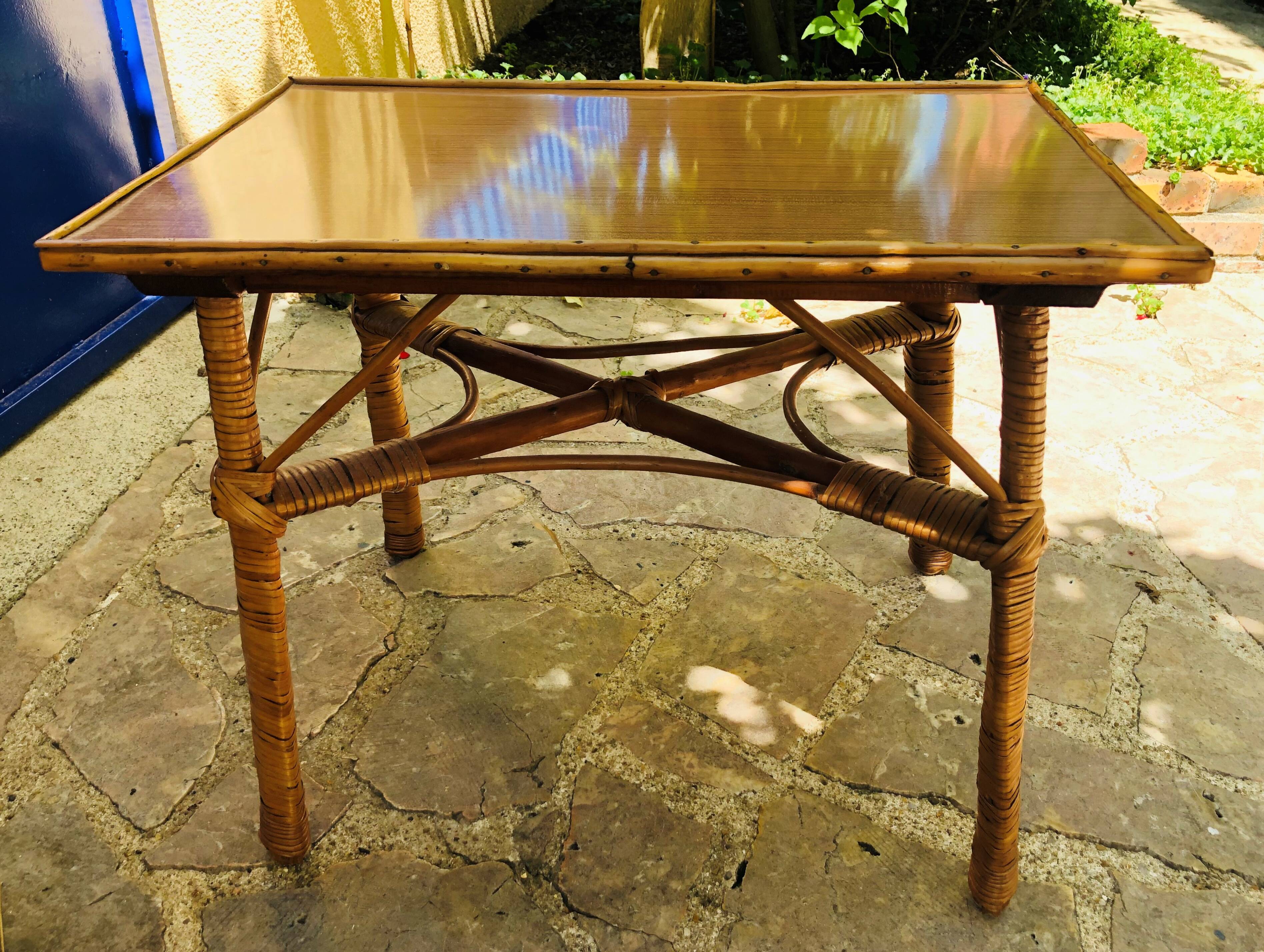 Vintage coffee table in wicker and formica