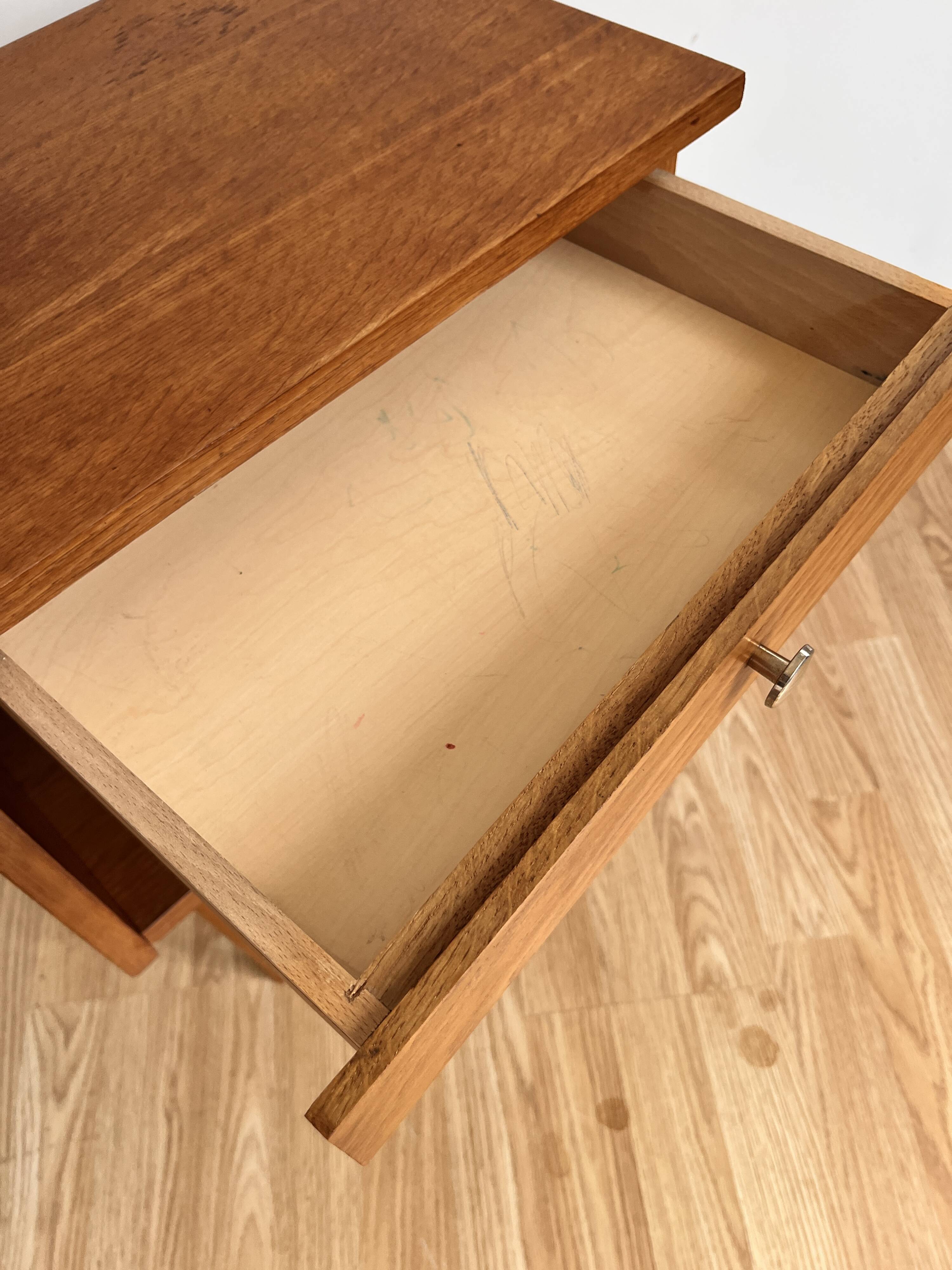 Table de chevet