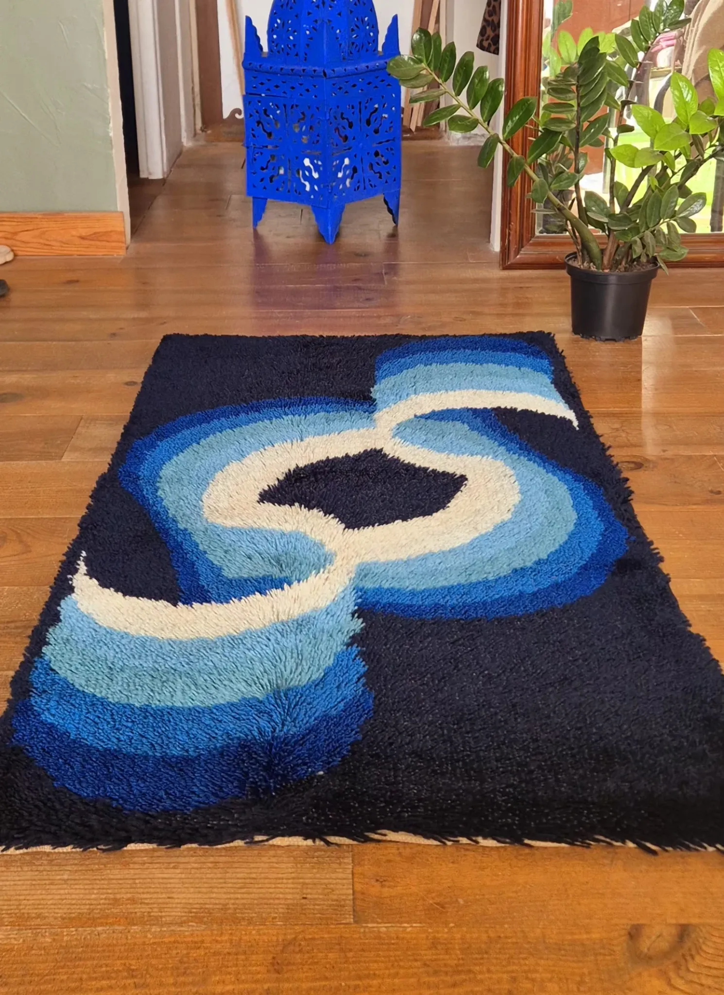 Vintage blue Space Age carpet from the 1970s in long pile wool.