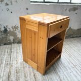 Chevet sélectionné par Charlotte Perriand pour Les Arcs