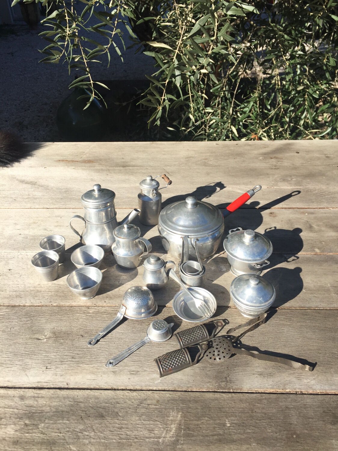Tin dinette