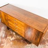 Buffet en noyer du milieu du siècle, années 1960