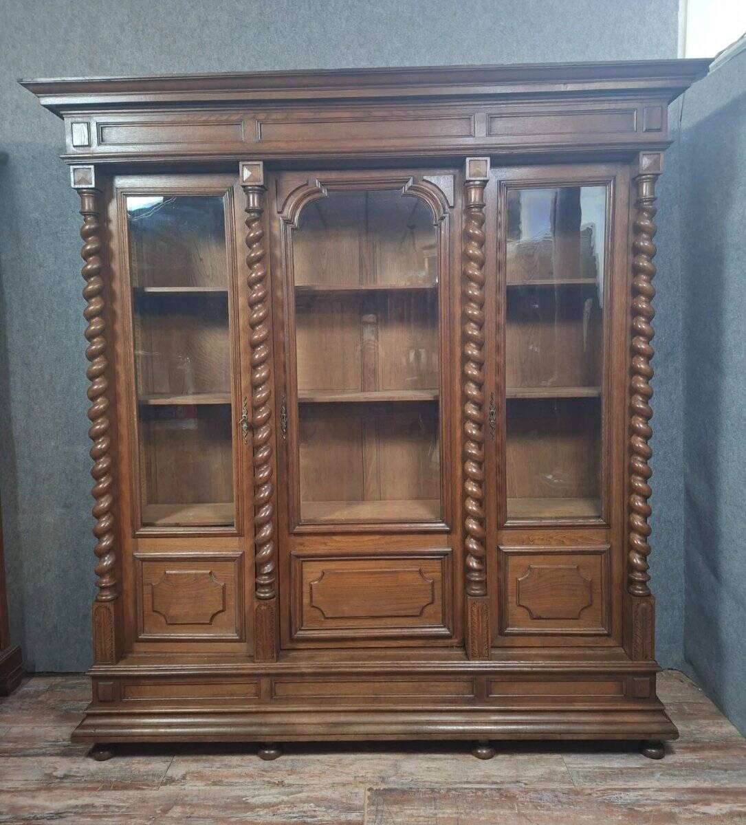 oak library in the Louis XIII style, work from the 19th century