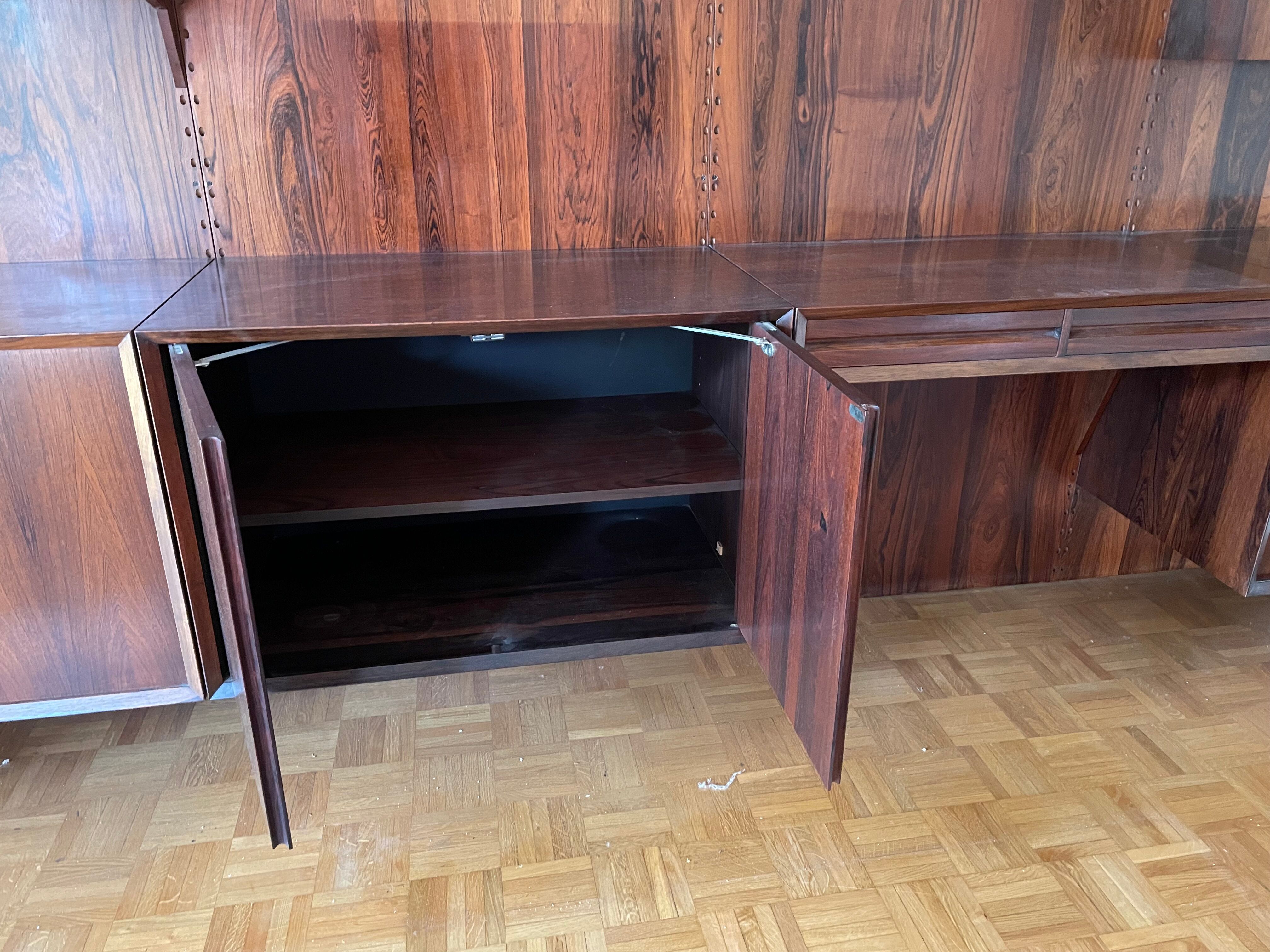 "Royal" wall system by Poul Cadovious