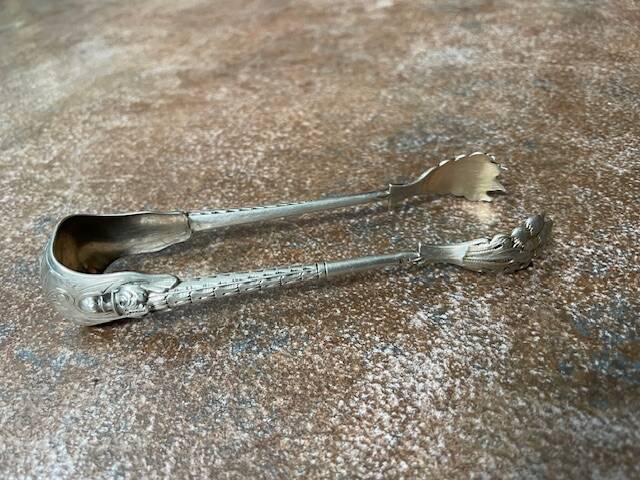 Engraved sugar tongs in solid silver with Minerva hallmark and lion's claws
