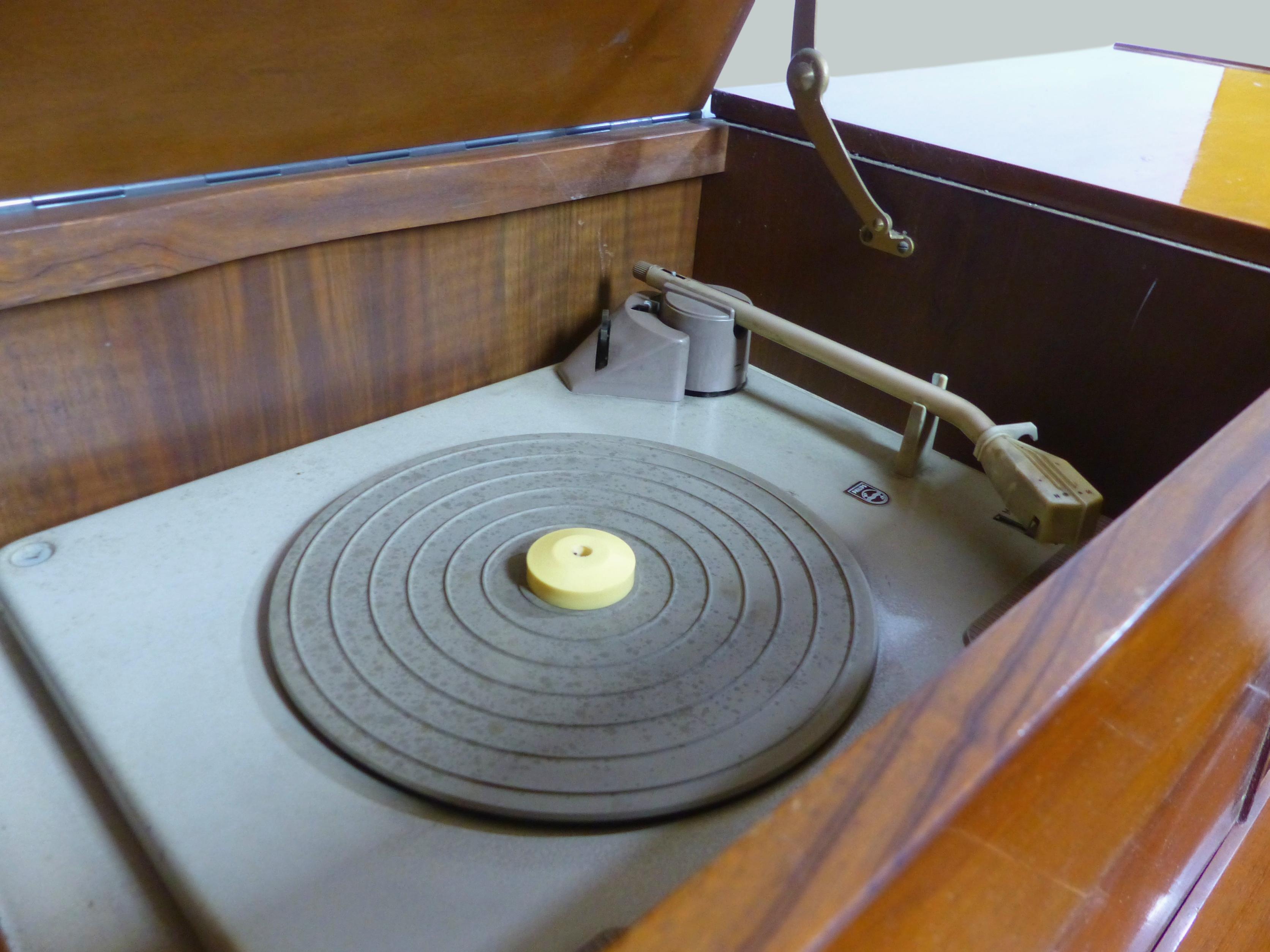 Sideboard with Philips Hifi system