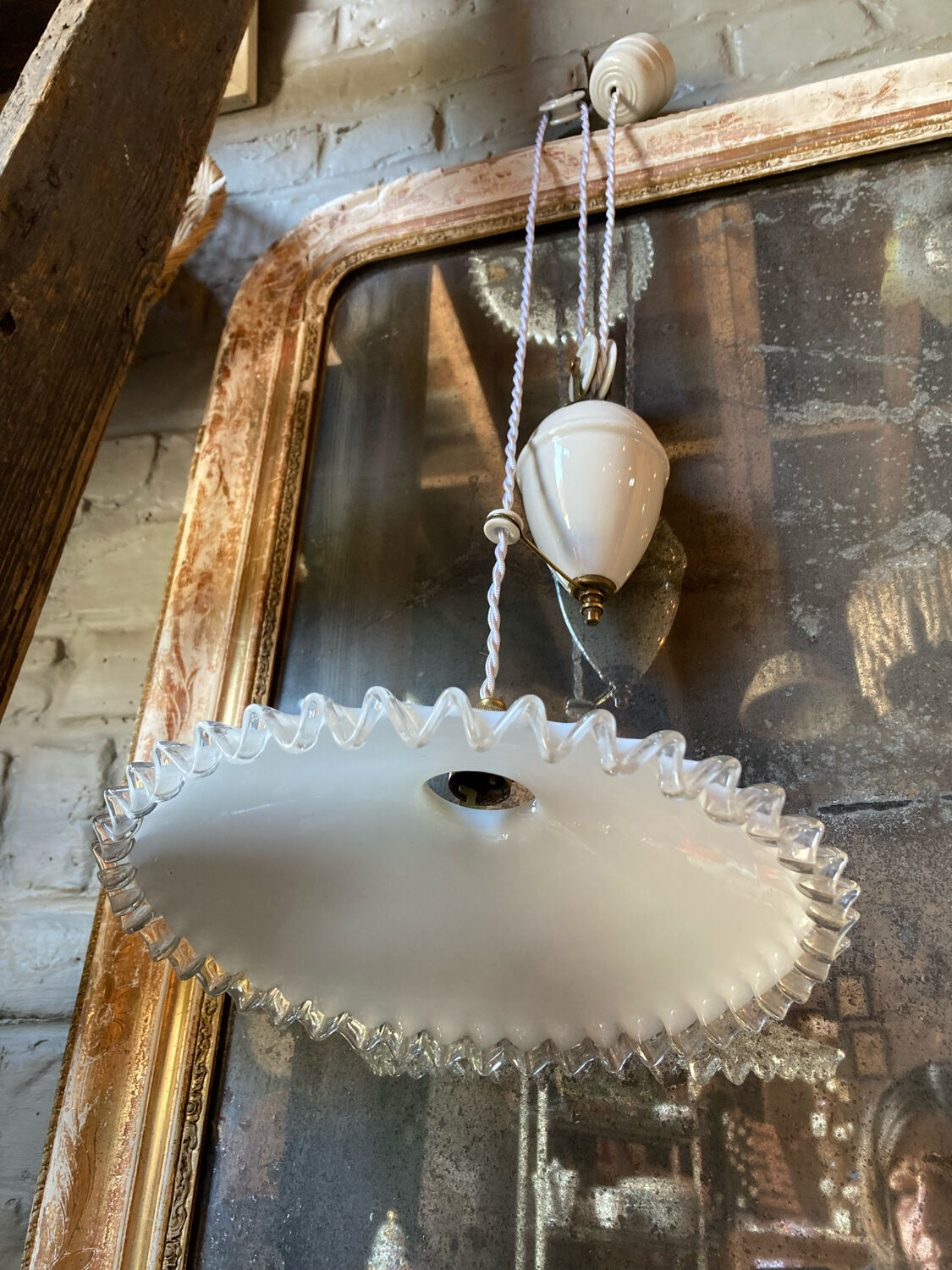 Opaline suspension