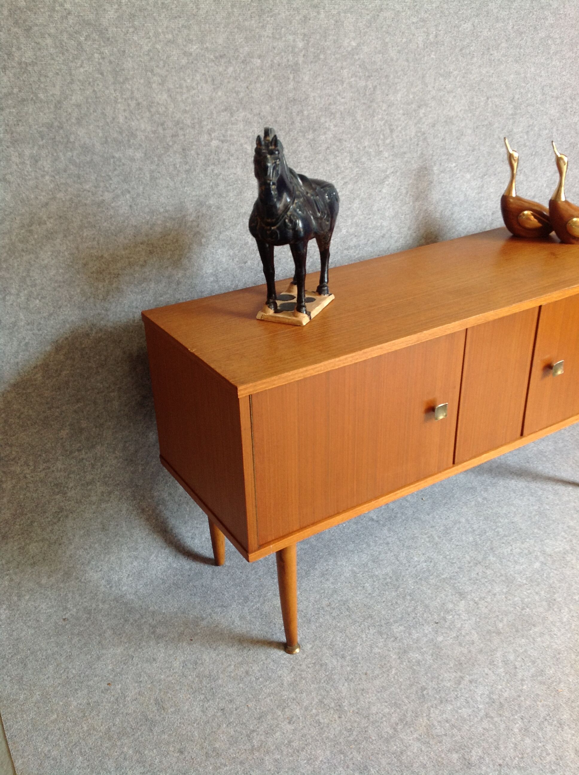 Vntage sideboard
