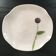 Plat décor fleur mauve
