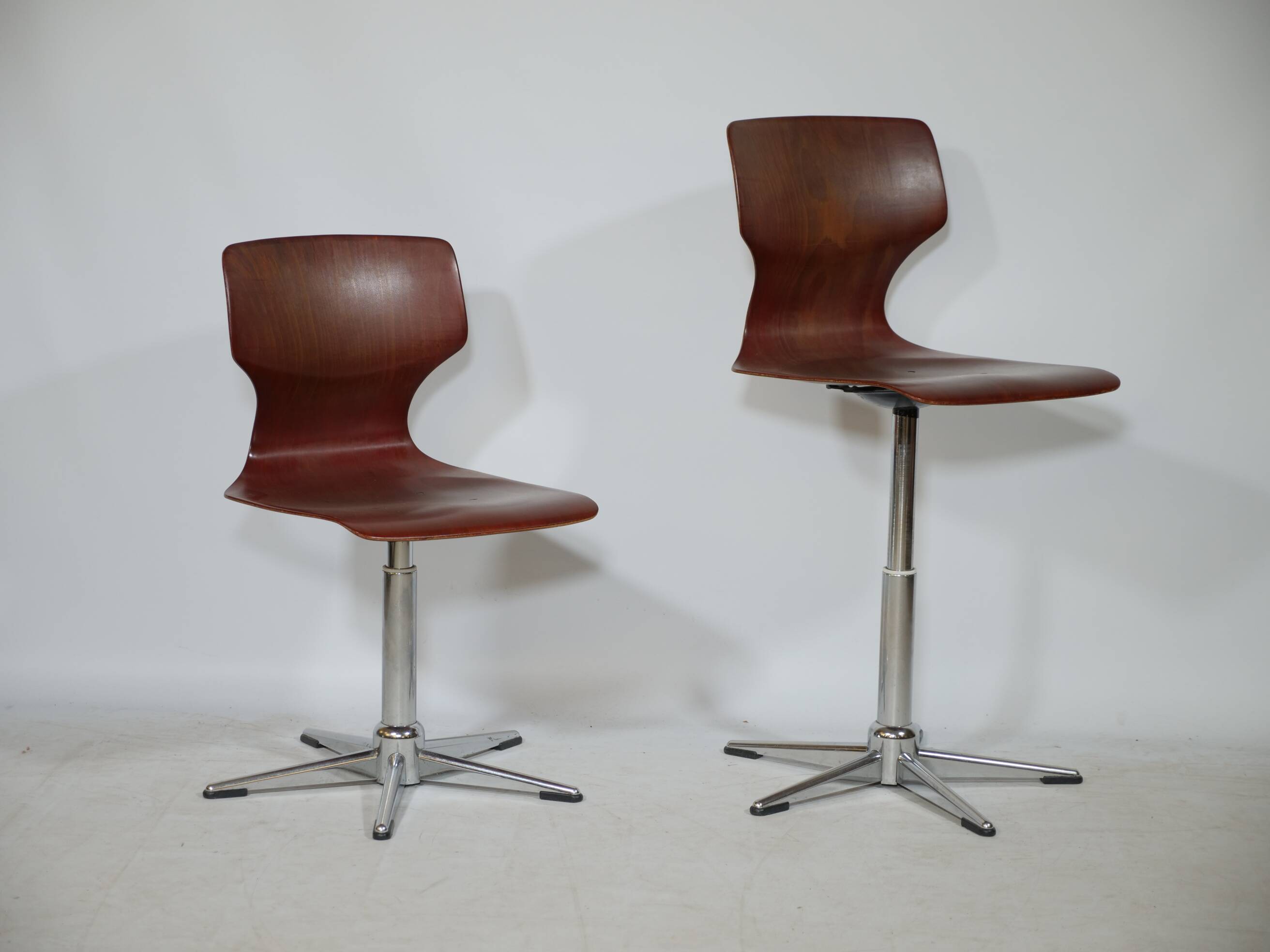 8 chaises pivotantes Flototto, années 70
