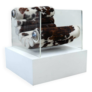 Chaise longue en plexiglas