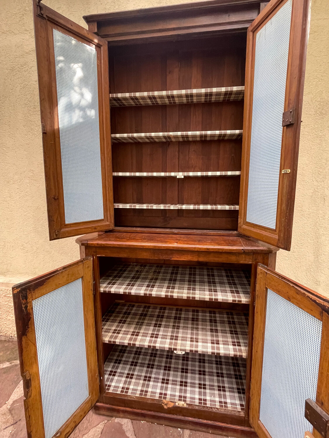 Buffet ferme deux corps ancien