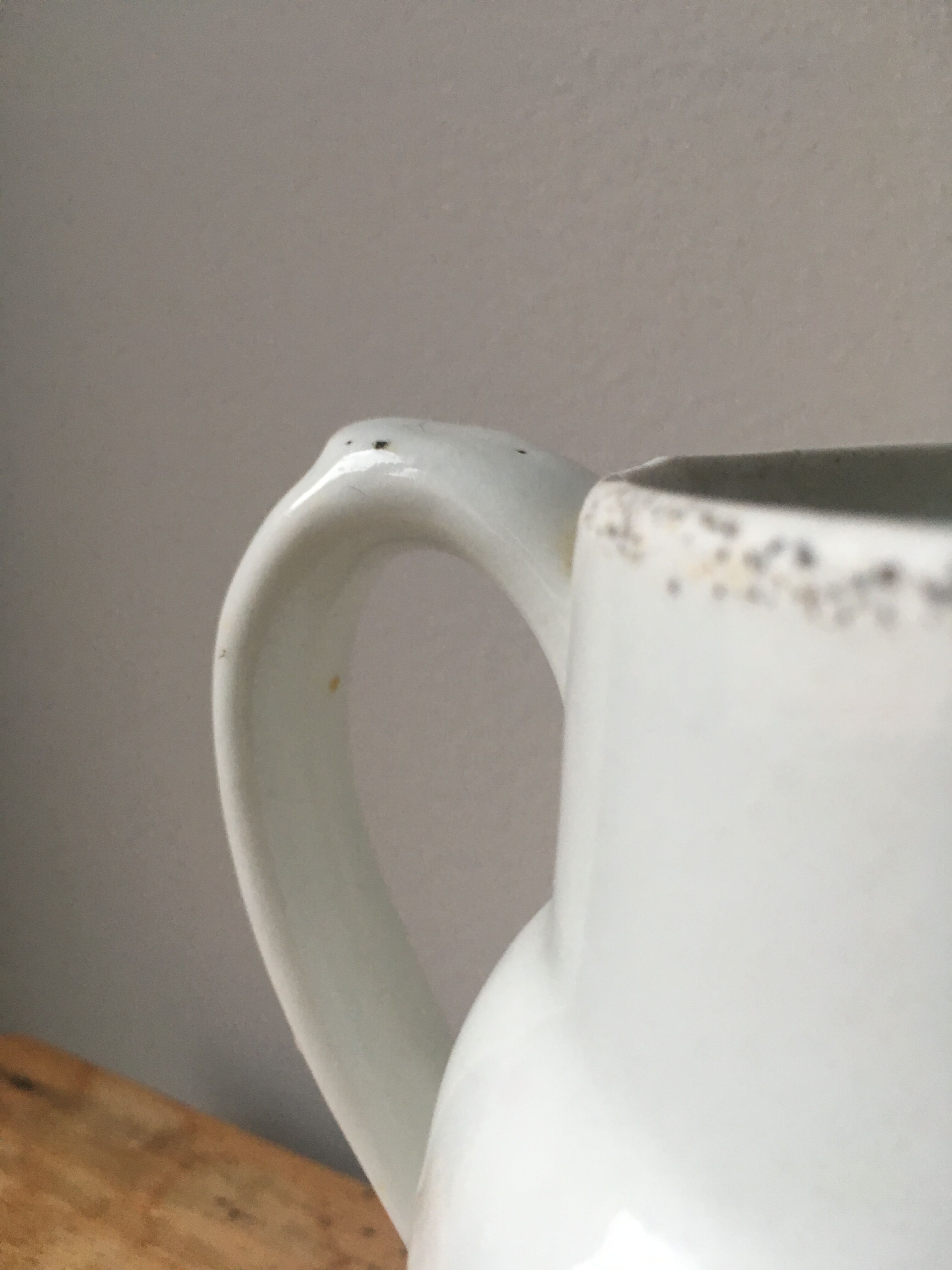 Pitcher in Grigny fire porcelain