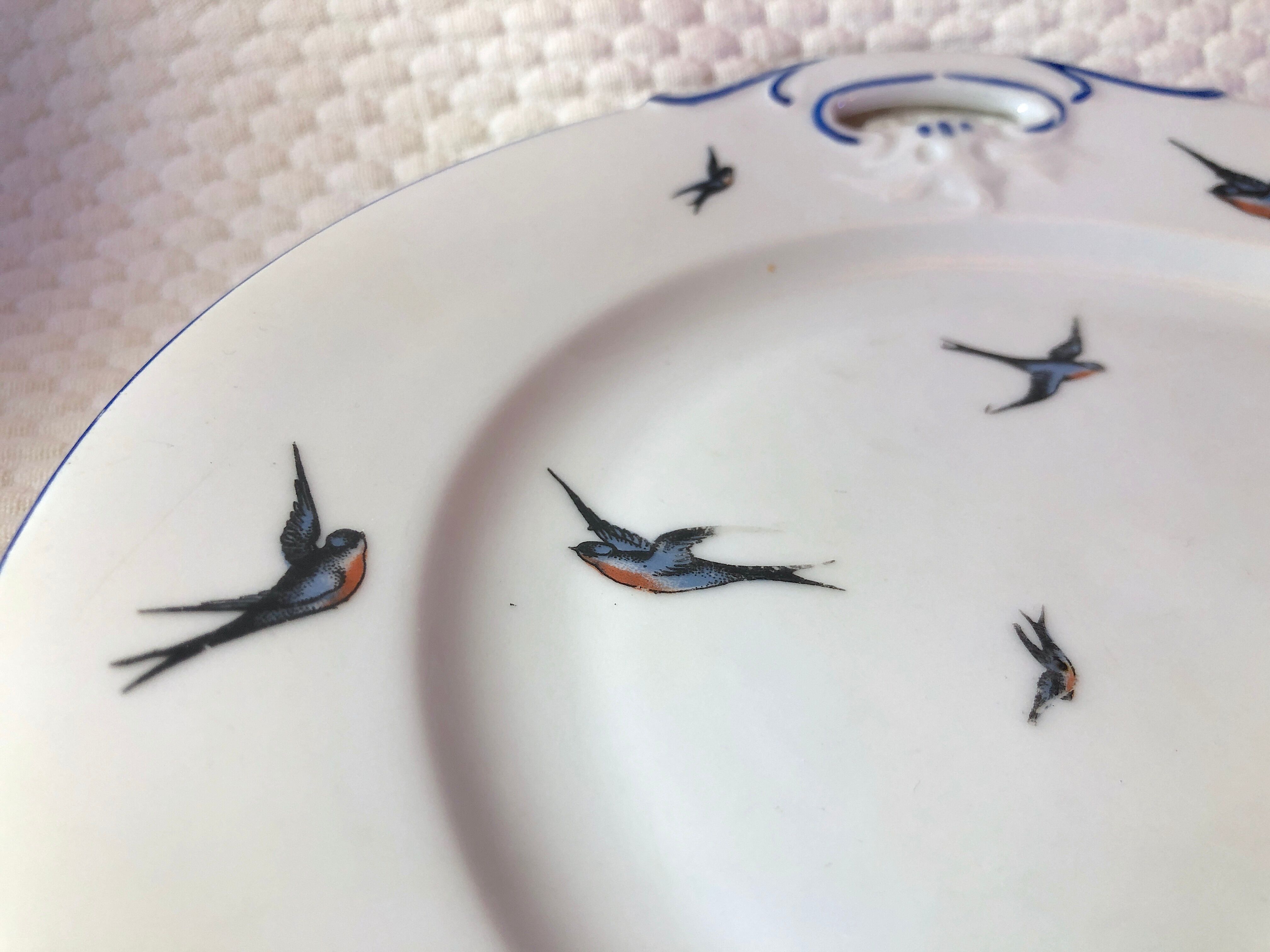Cake plate decorated blue swallows