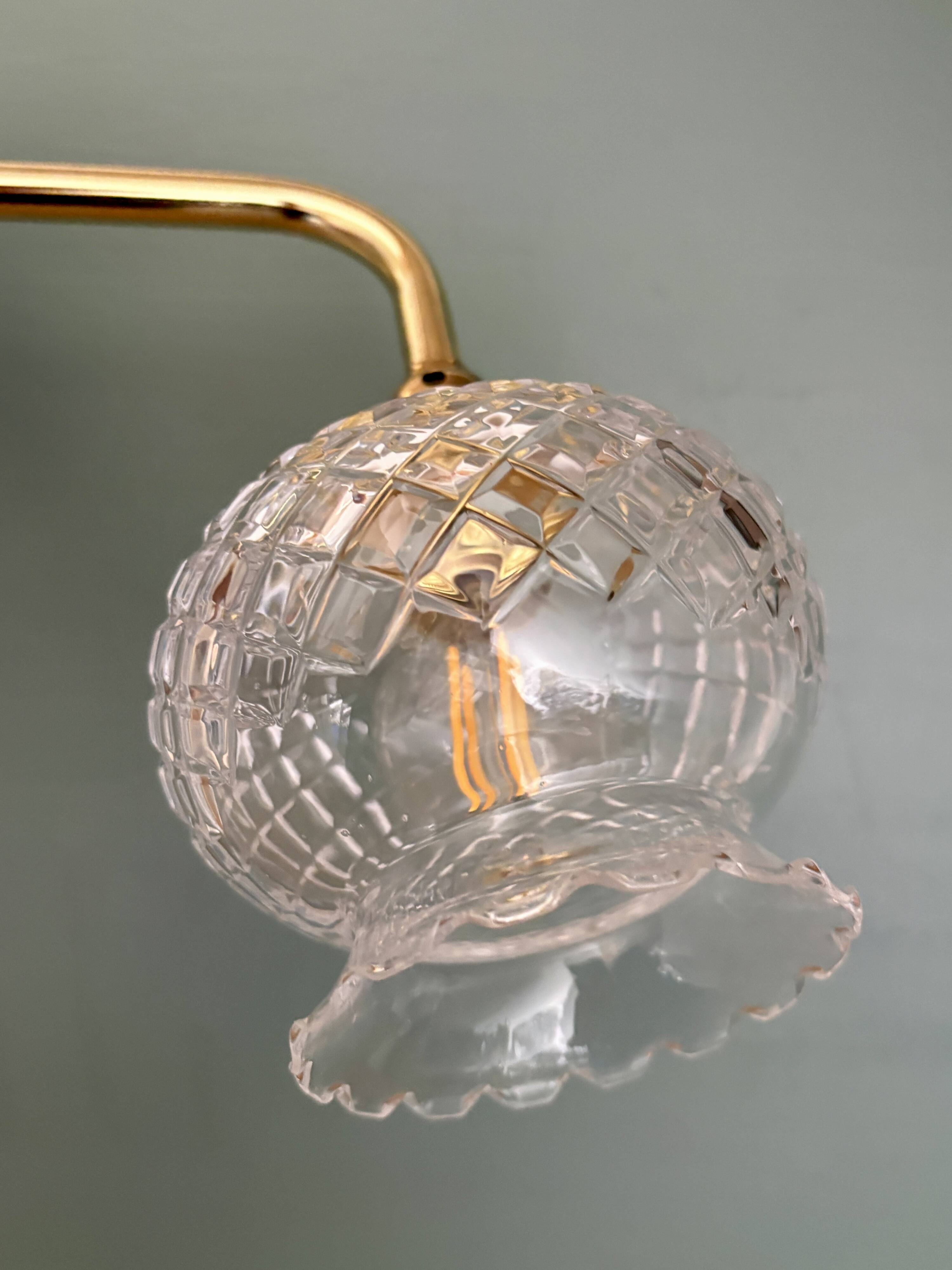 Applique coudée tulipe vintage en verre ciselé