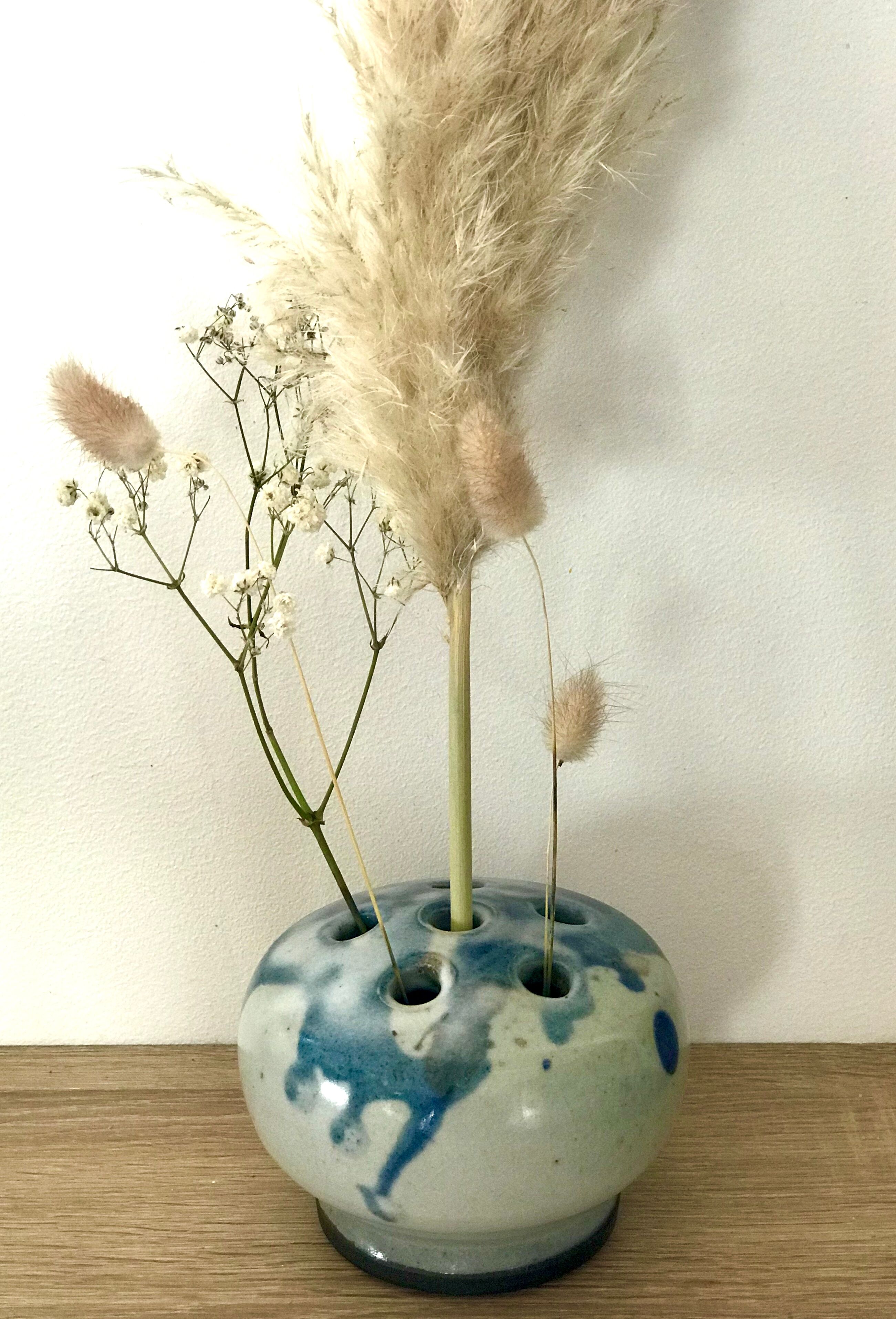 Sandstone flowers stand