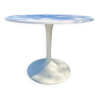Tulip table