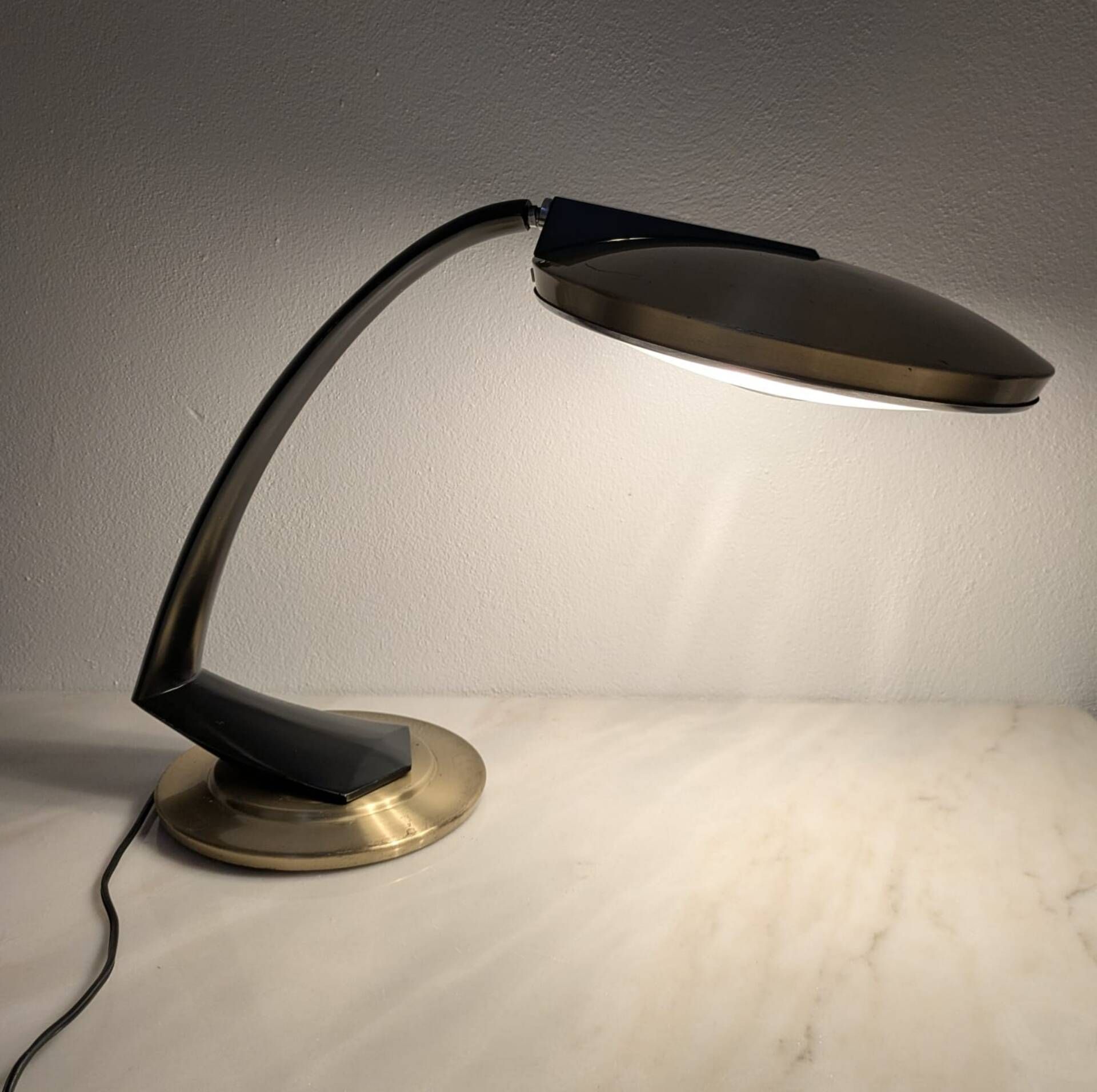 Fase boomerang 2000 table lamp designed by Luis Perez de la Oliva