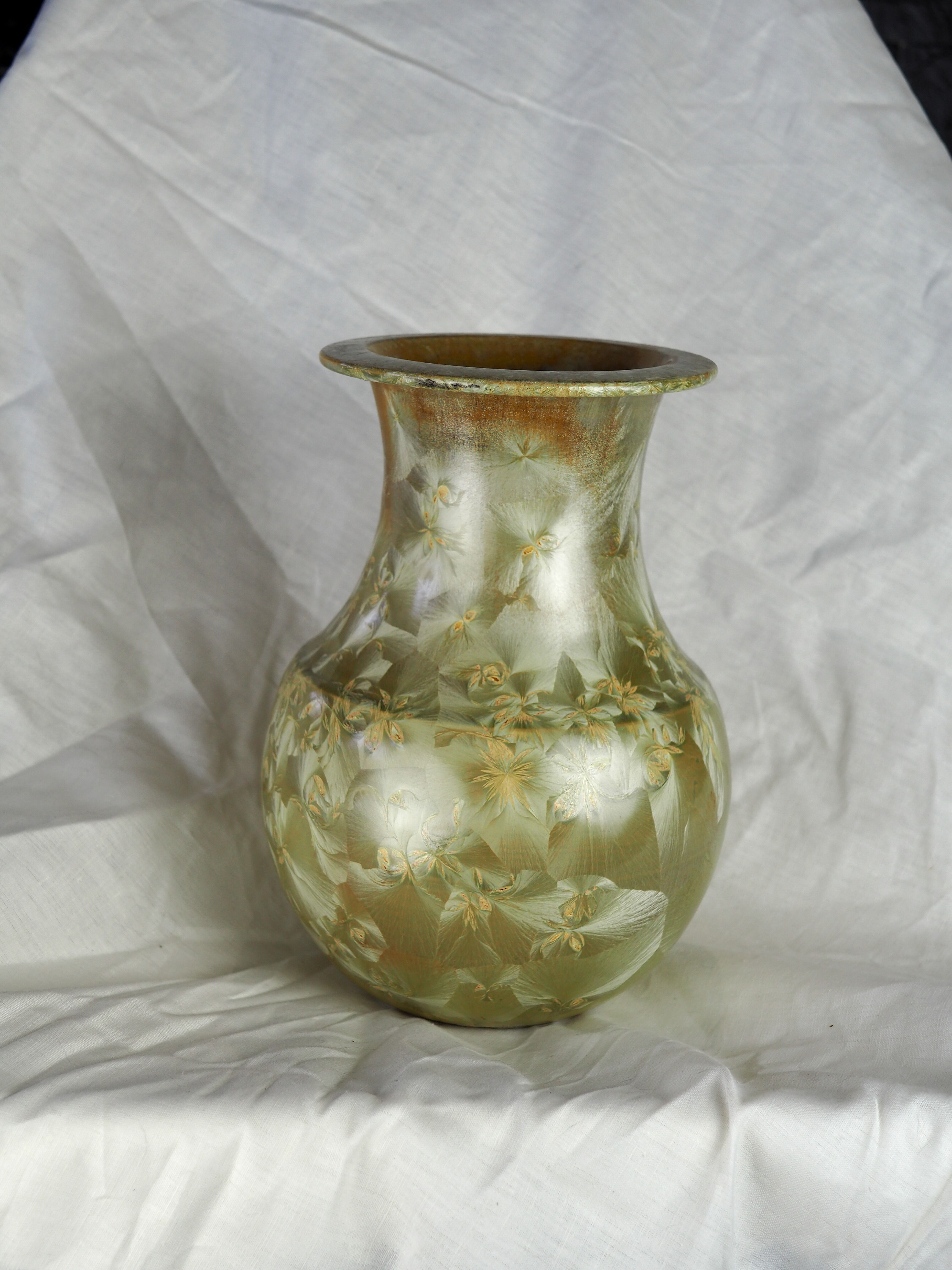 Vase with complete golden crystallization, high silhouette - Montgolfier - 80s