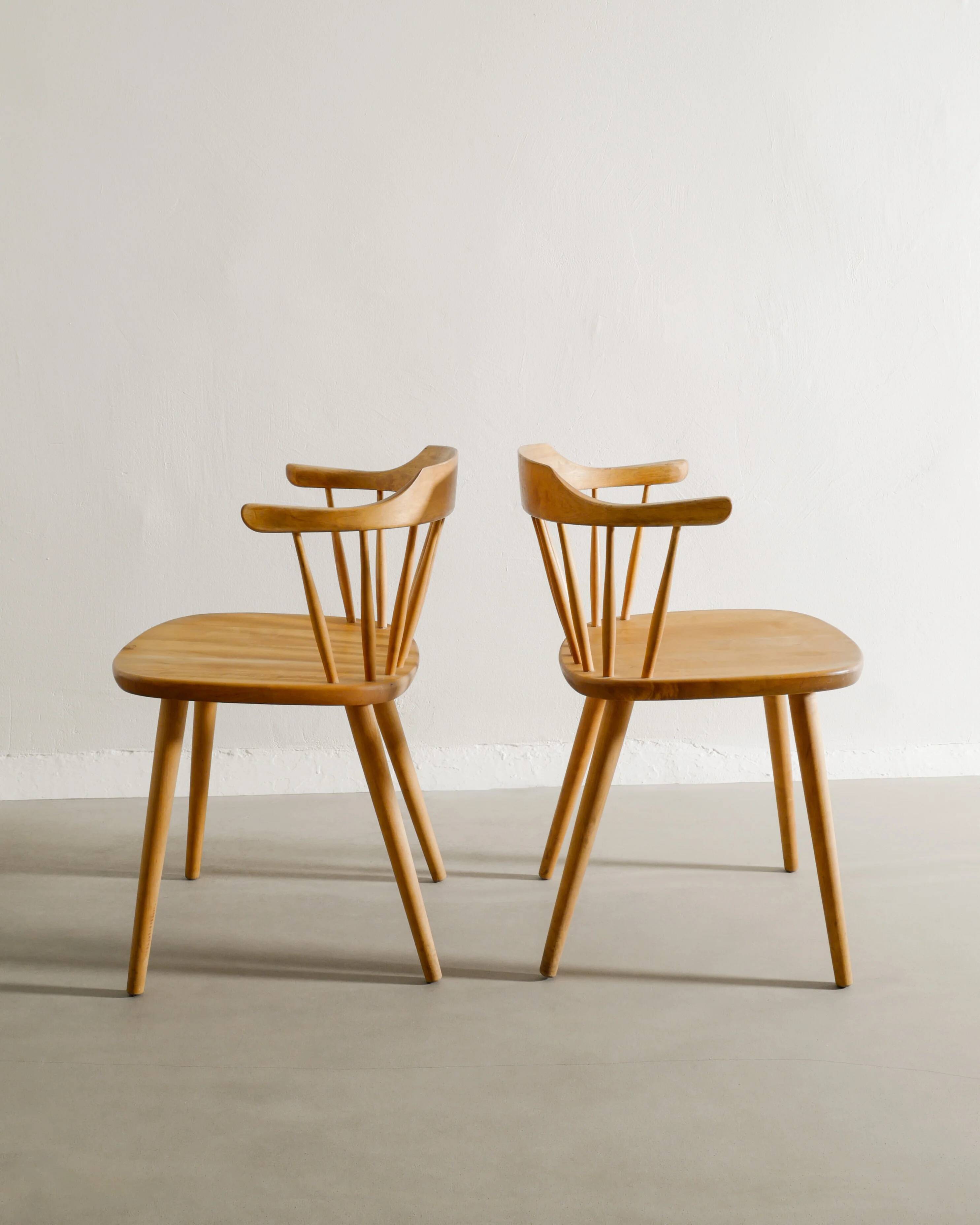 Quatre chaises de salle à manger suédoises vintage en bois sculpté, Yngve Ekström, années 1950