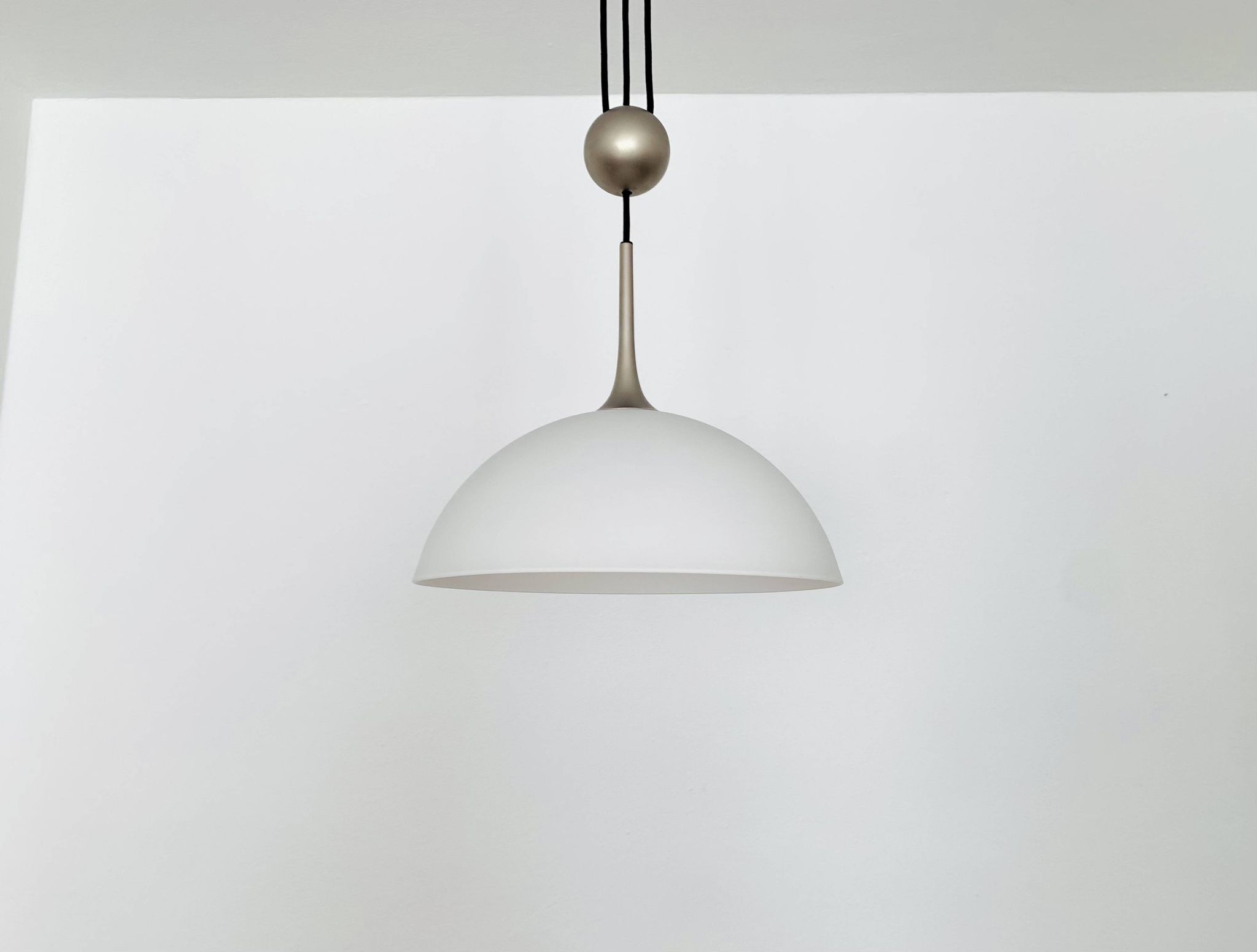 Lampe suspendue Opaline Posa 36 avec contrepoids par Florian Schulz