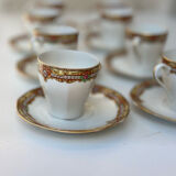 16-piece serving consisting of 8 cups and 8 subcups