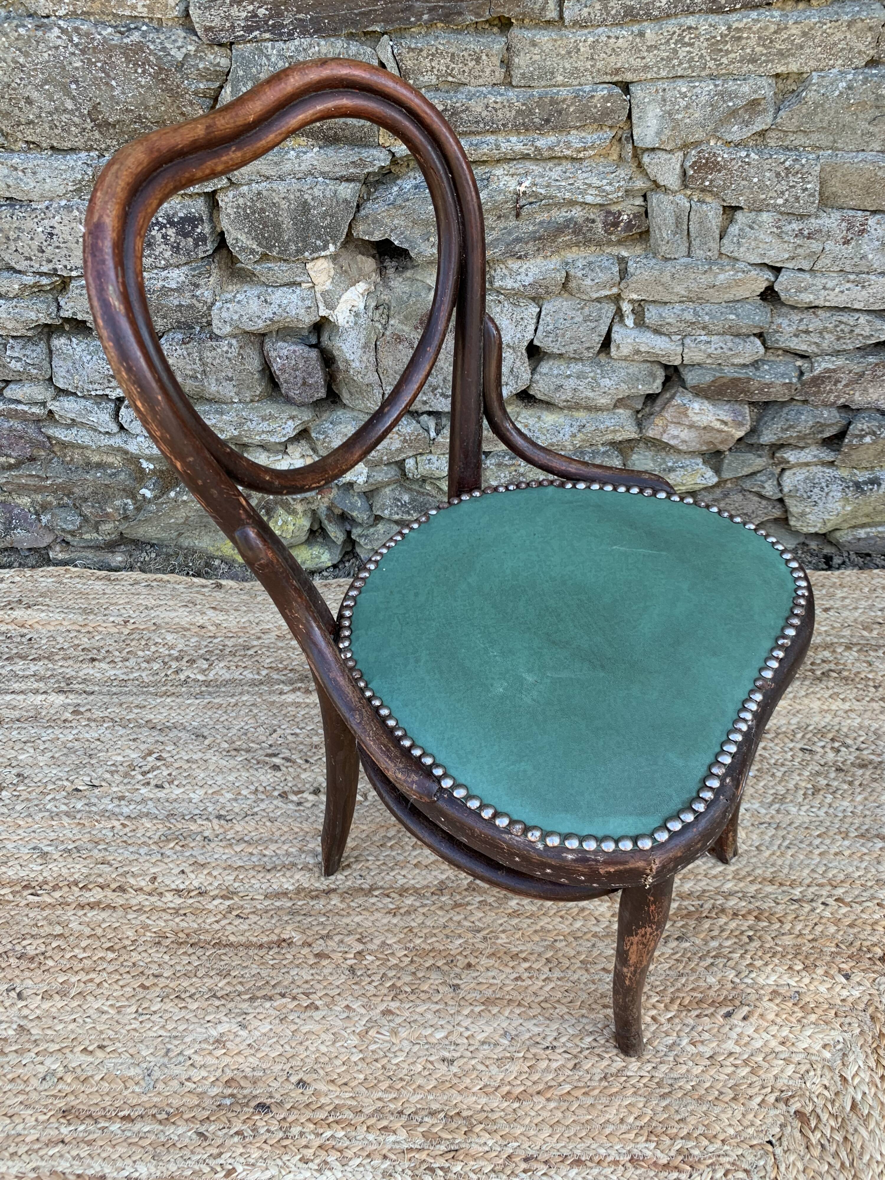 Pair of chairs Thonet n°28 model heart late nineteenth