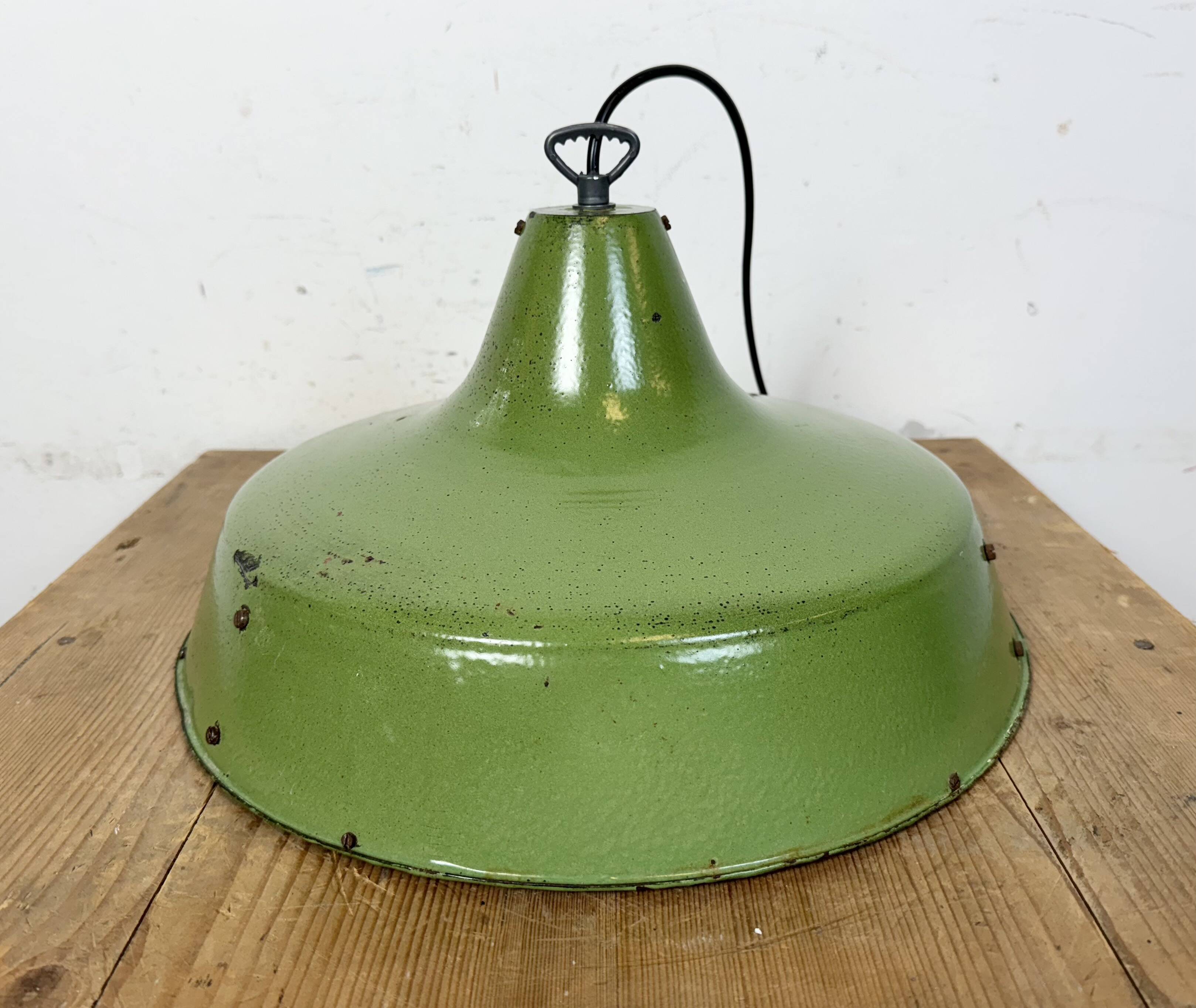 Industrial Italian Green Enamel Factory Pendant Lamp, 1960s