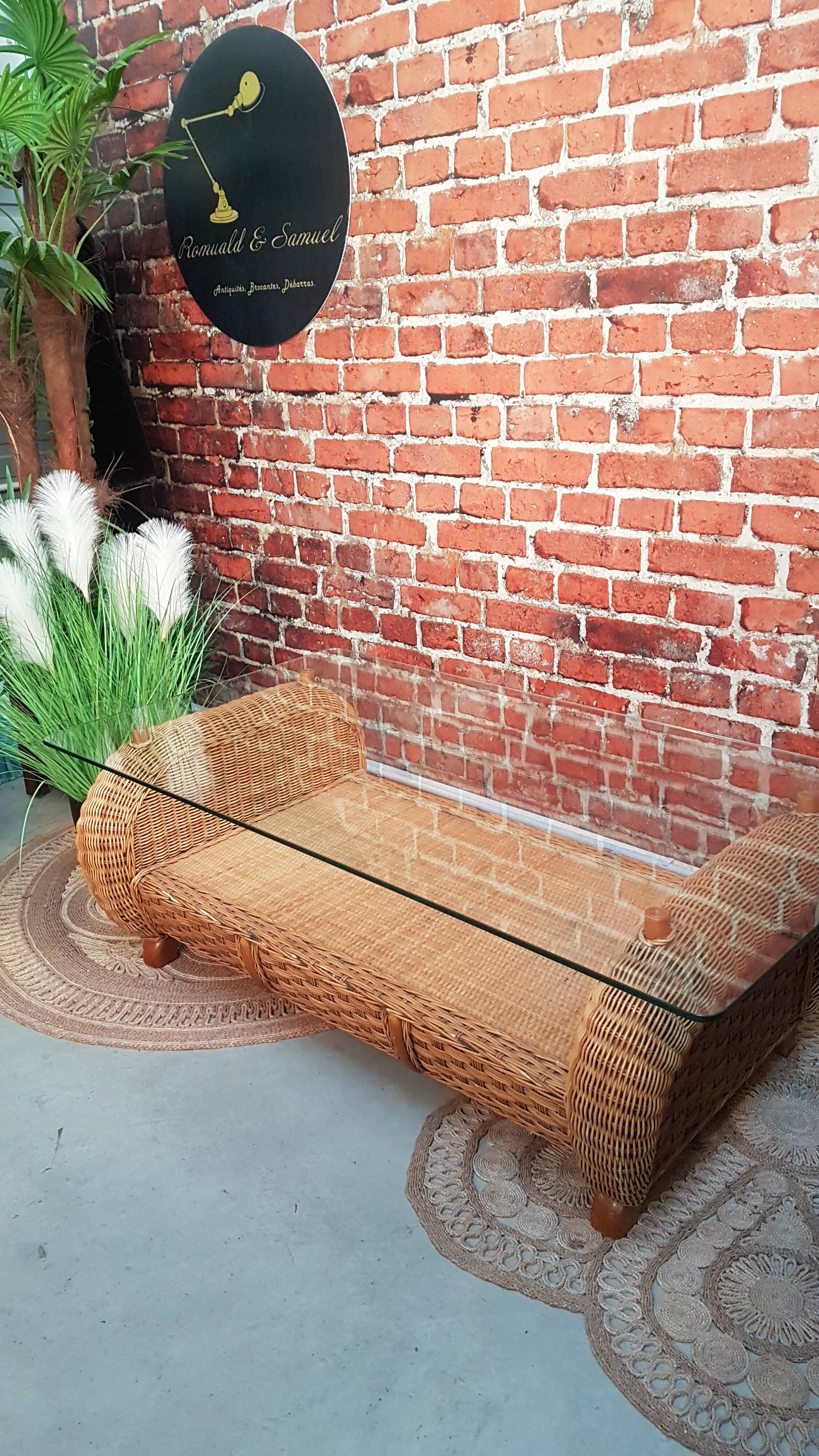 Wicker table glass top