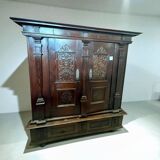 Armoire d’apparat 17e en noyer massif