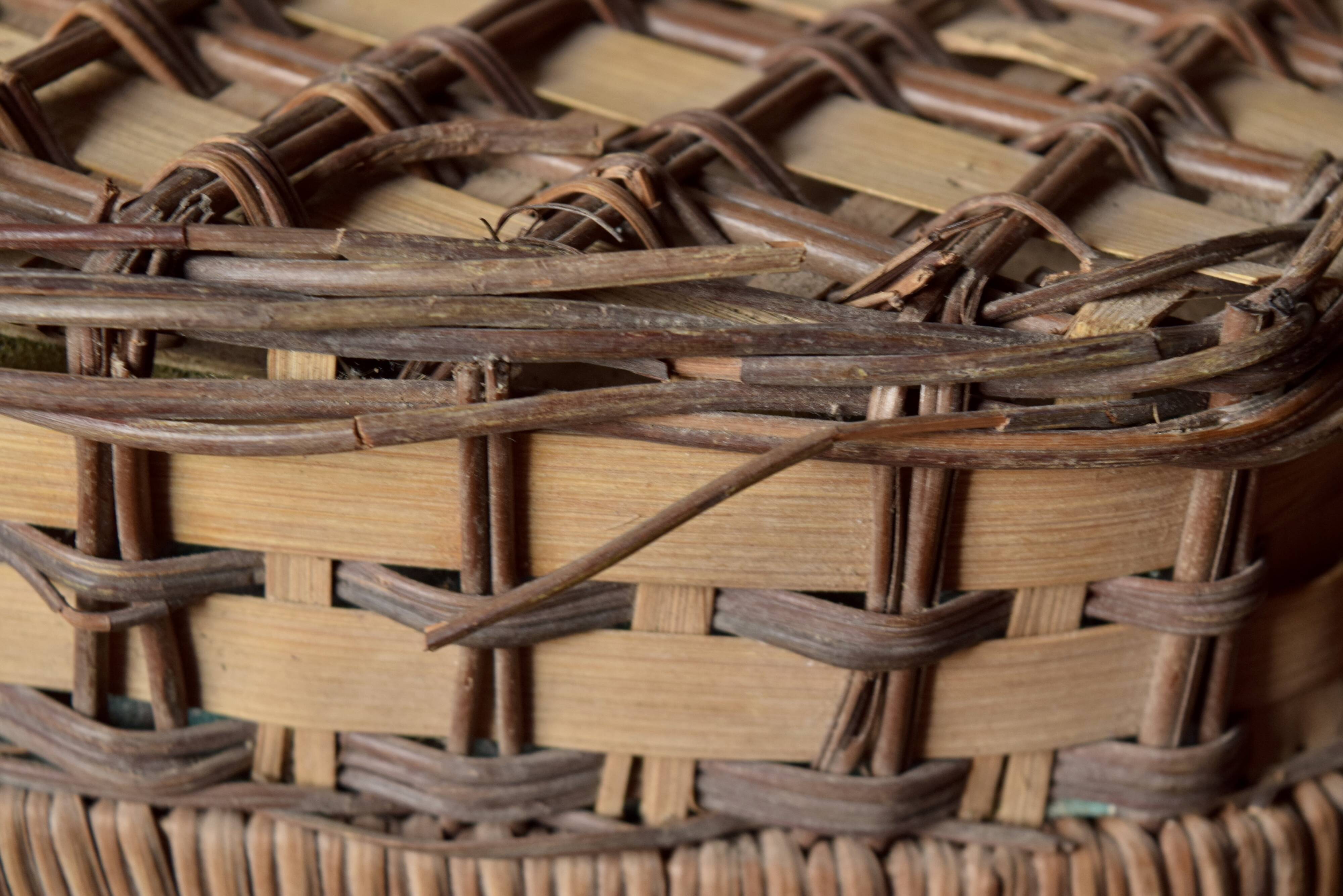 Vintage picnic basket - complete for 4 people