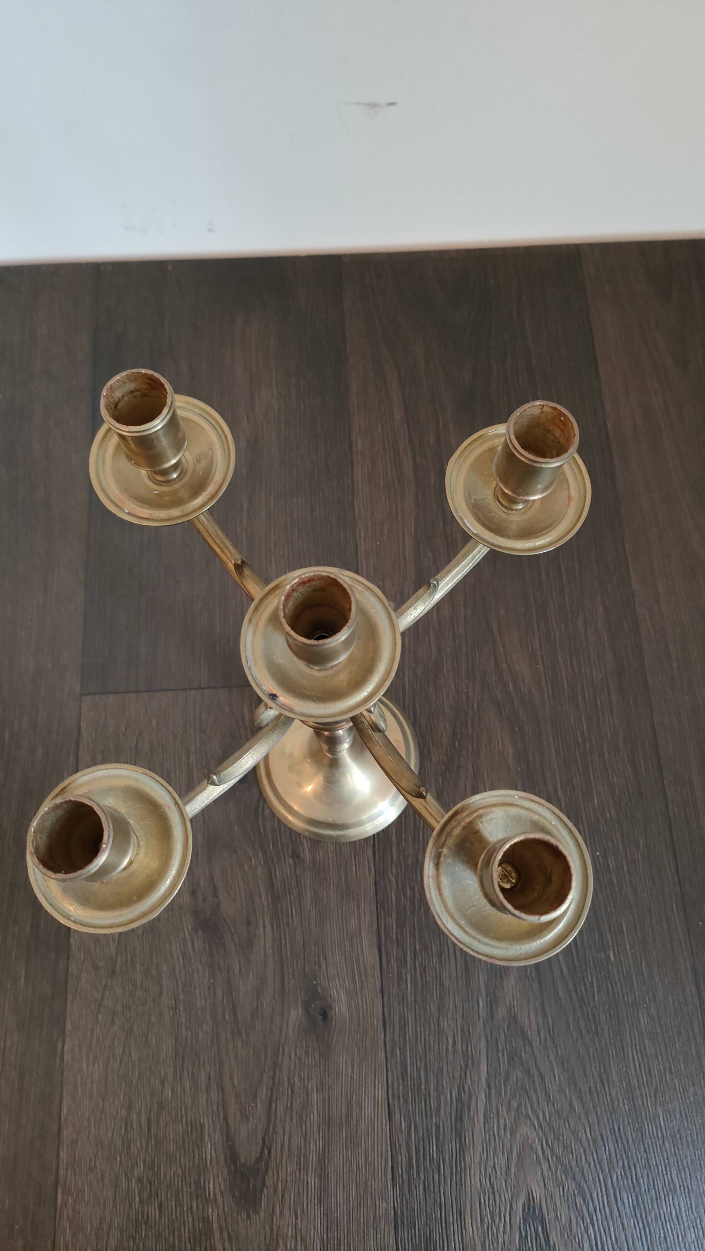 Brass candelabrum with 5 lights, scroll arms – Louis XV style – vintage decor