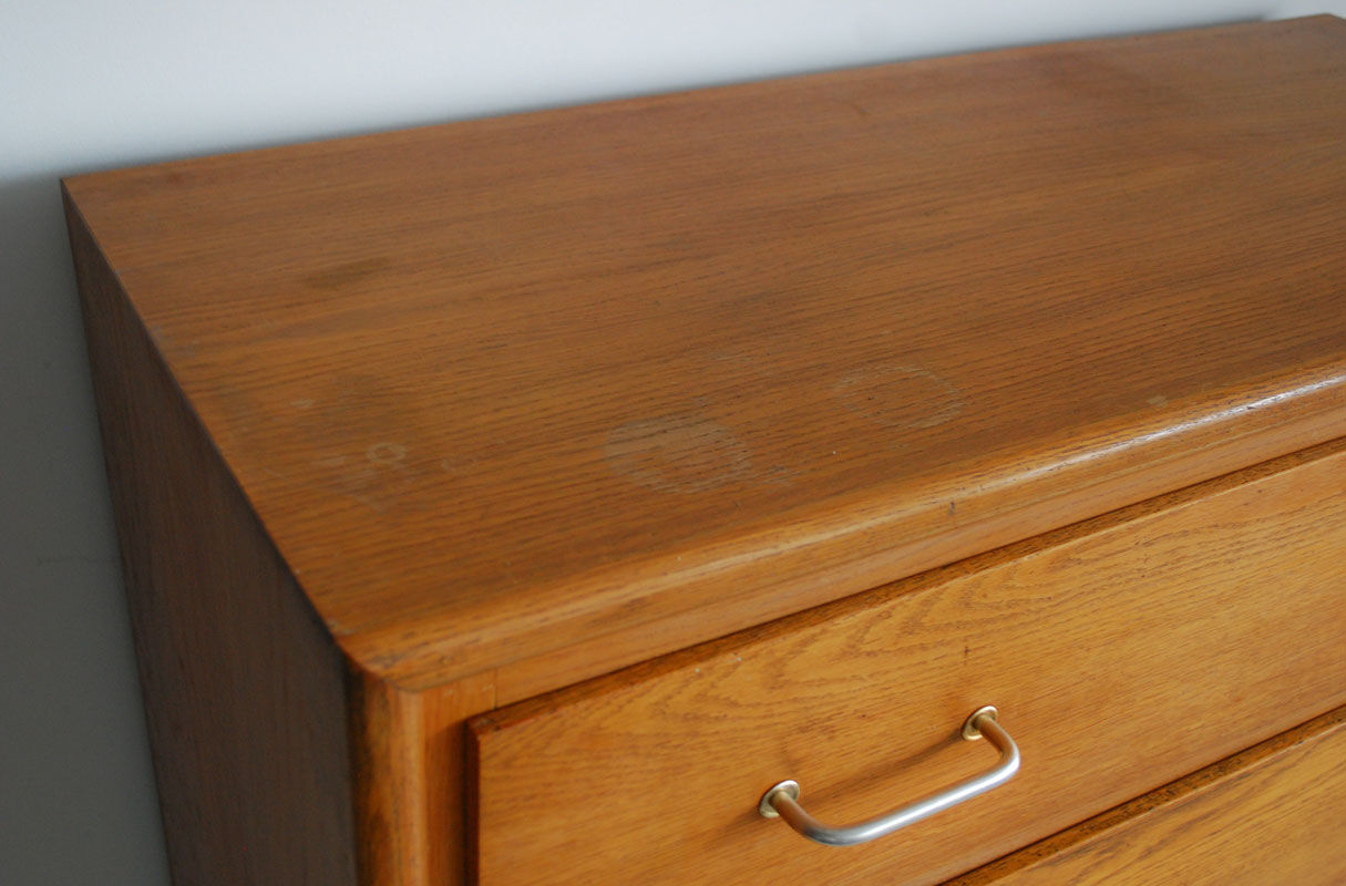 Commode vintage en bois pieds compas