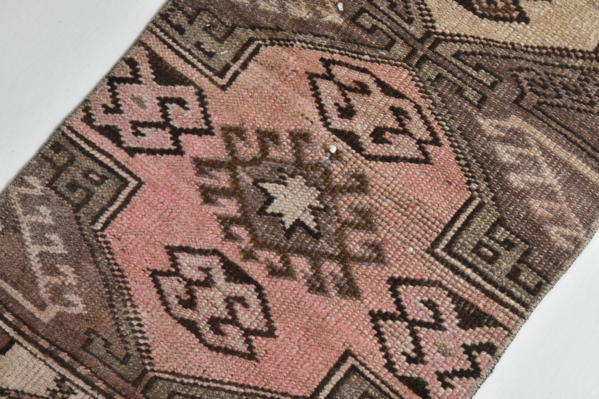 2x3 Brown & Pink Small Size Vintage Rug 52x80Cm