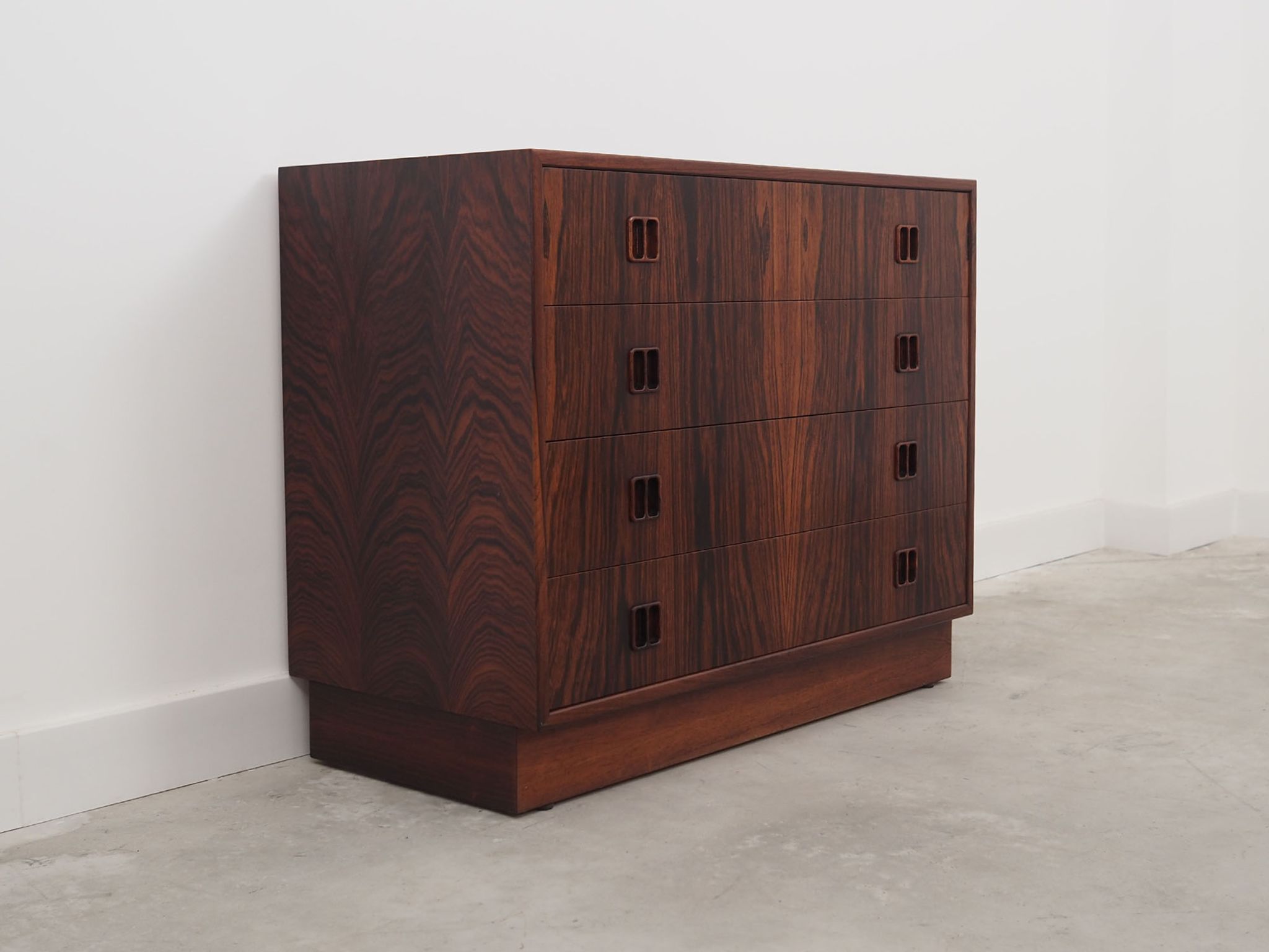 Rosewood chest of drawers, Danish design, 1960s, made by Hjørnebo