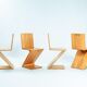 4 chaises modernes en bois de frêne Zig Zag après le design de Gerrit Rietveld, De Stijl années 1930.