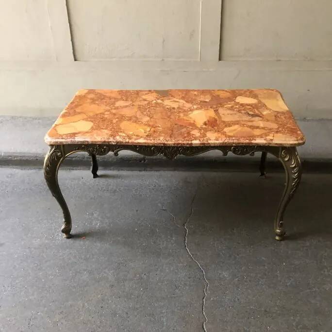 Table basse en marbre brèche