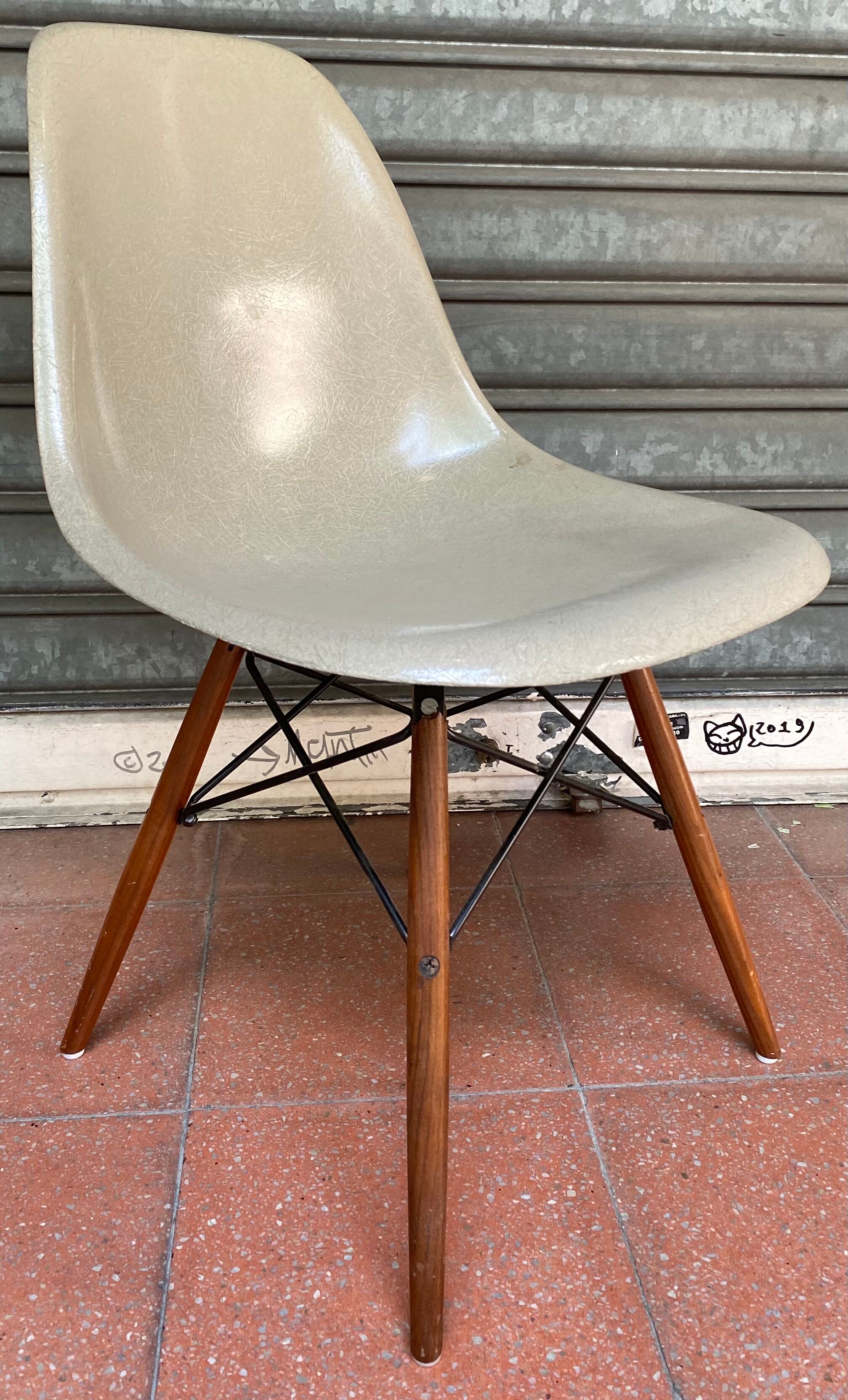 DSW Fiberglass Chair - Charles Eames - 50s