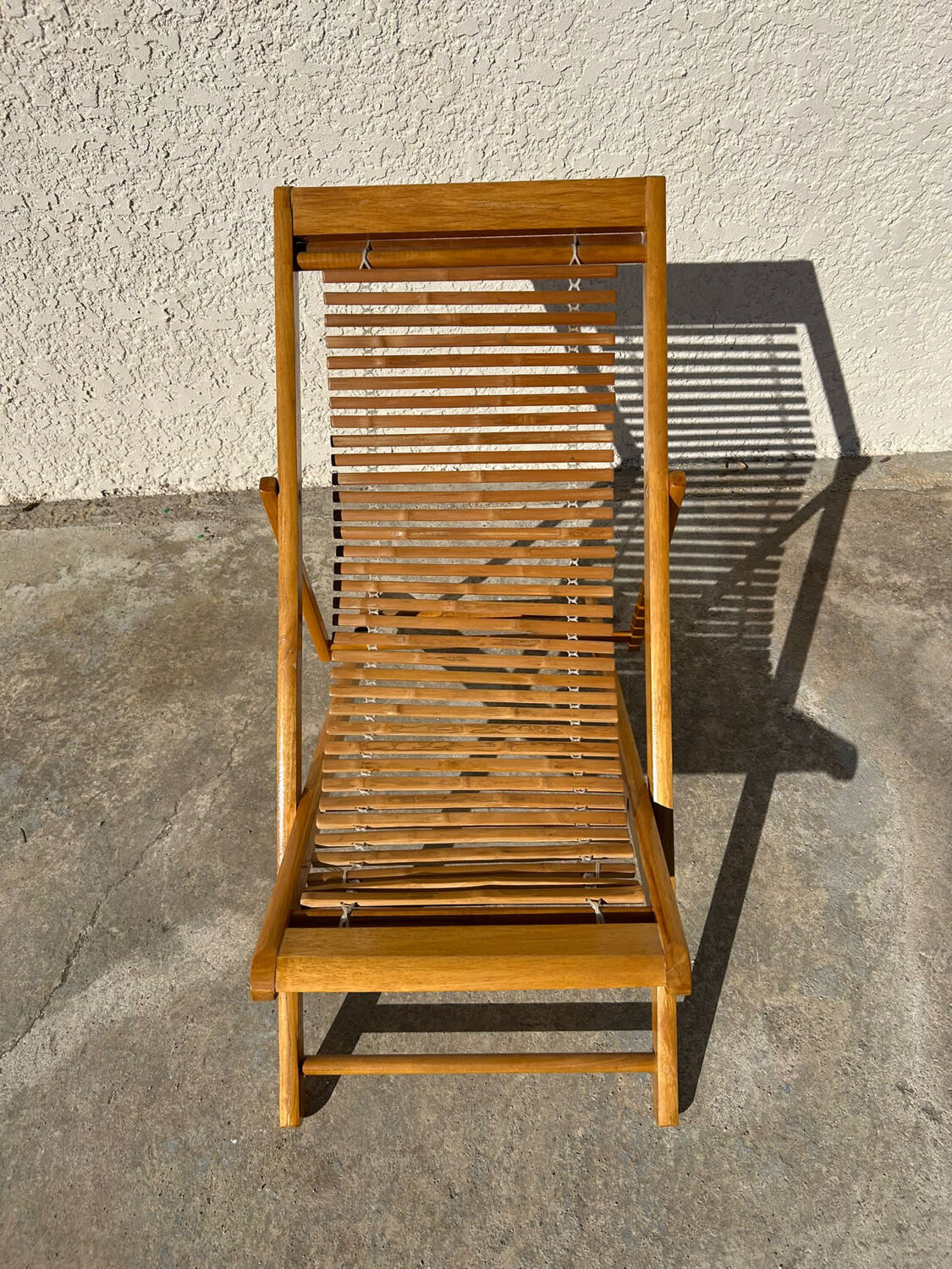 Solid wood folding deck chair